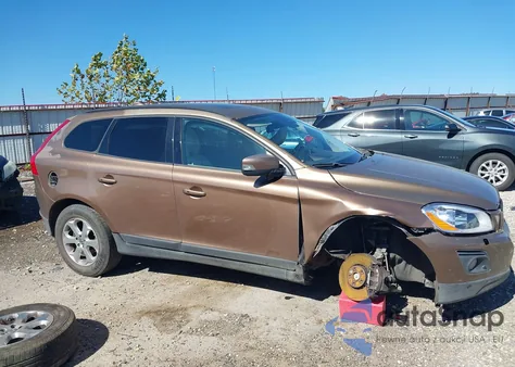 2010 Volvo Xc60 3.2 z USA, uszkodzony, nr VIN YV4982DL6A2077717